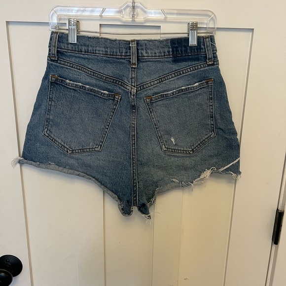 Abercrombie & Fitch The Cutoff Short High Rise Denim Medium Wash Raw Hem Size 28 - Picture 5 of 6